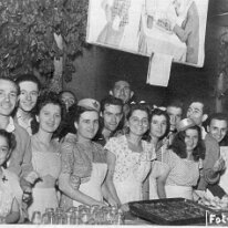 1951f-Festa 1951-I Compagni della Corazza alla festa Nazionale dell'Unita' a Bologna (da sn. 1^ fila Paola Ortolani, ......, quart'ultima con cappellino Desdemona, in 2^...