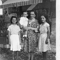 1950-Rinascita-II 1950 - Davanti al Bar Rinscita della Casa del Popolo