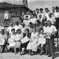 1955-Unita' 1955 - Diffusori dell'Unita' davanti alla casa del Popolo
