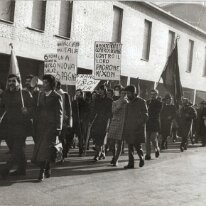1969-1-SD (5) 1970: Quartiere S.Donato Manifestazione per la pace e contro la Nato (a sx Ortolani Giuliano e Gottardi Lorena