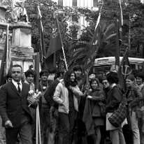 1970-GE (4) 1970: Genova XXV della Liberazione . I compagni del Liceo Copernico che si trovavano spesso alla Casa del Popolo
