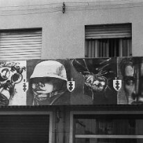 BFile0040 1973 -11 Pannelli contro il colpo di stato in Cile appesi alla terrazza della casa del popolo