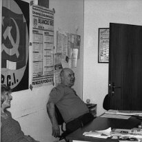 File0105 1976 - Giorno del voto alla sezione Corazza, al centro Borgatti .