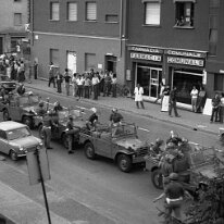 File0141 1976 - Polizia davanti alla Casa del popolo