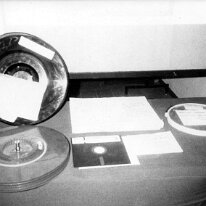 File0008 la MOSTRA : Dispositvi di memoria: Floppy (250 KB) , Nastri (24 MB) e Dischi magnetici ( 64 MB)