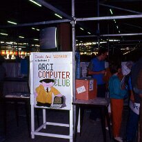File0017 L'ingresso dello stand